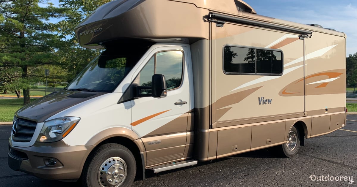 2018 Winnebago Trend 24J Motor Home Class C Rental in Troy, MI Outdoorsy