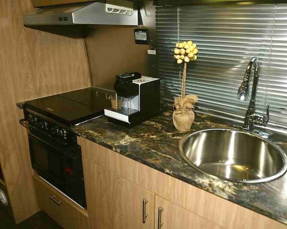 2007 Airstream 28 Safari SE available for rent in Corona California