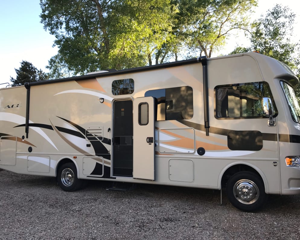 2015 Thor Motor Coach ACE, Bunkhouse