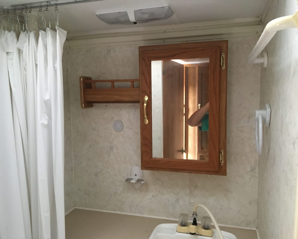 2001 Truck Camper RV for Rent in Muleshoe, TX