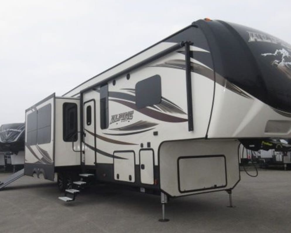 The Unit has a great outside environment. With a great automatic awning, the unit has one large slide on the passanger side, with the garage unit in back. Lots of storage again!