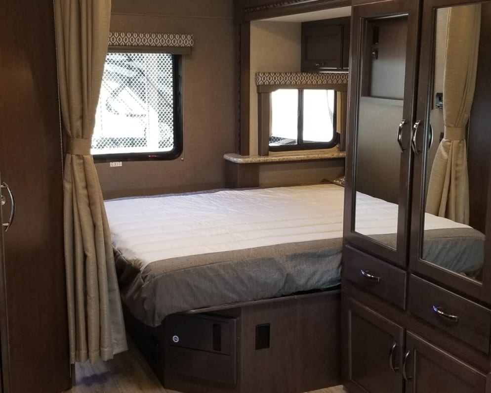 2018 Freedom Elite  by Thor Motor Coach for rent in 89123