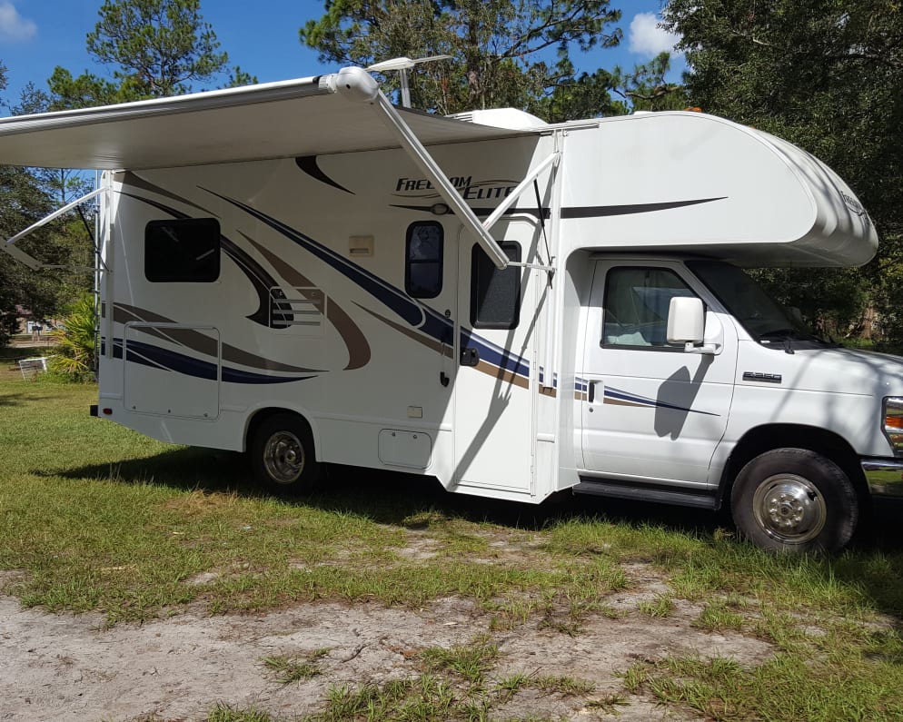 2015 Thor Motor Coach Freedom Elite
