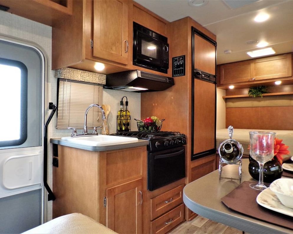 2018 Winnebago Minnie Winnie available for rent in Tucson Arizona