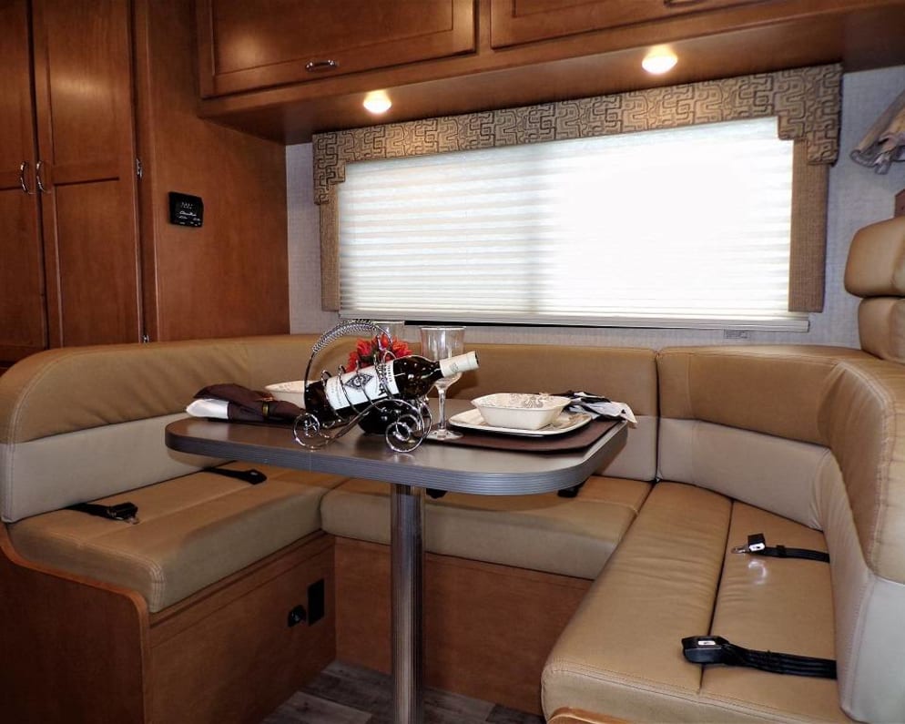 2018 Winnebago Minnie Winnie Class C for rent in Tucson Arizona