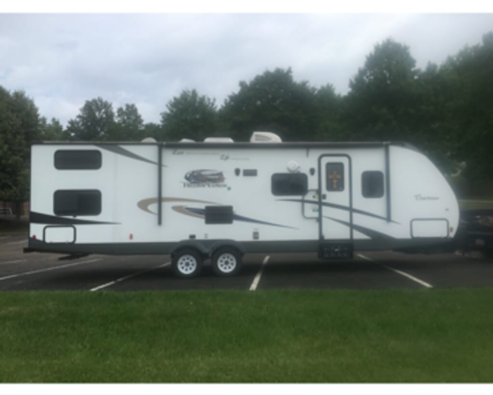 * 2015 Coachmen Freedom Express in EXCELLENT CONDITION!
*Everything inside is brand new and custom designed