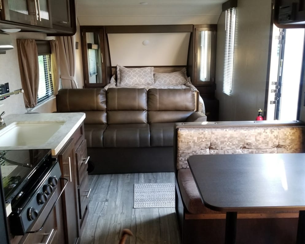 2018 grey wolf bunkhouse available for rent in Ludington Michigan
