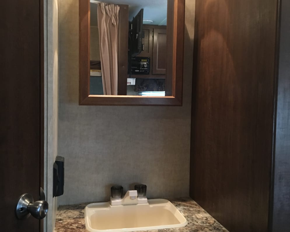 2015 Hideout LHS  by Keystone RV for rent in 48442