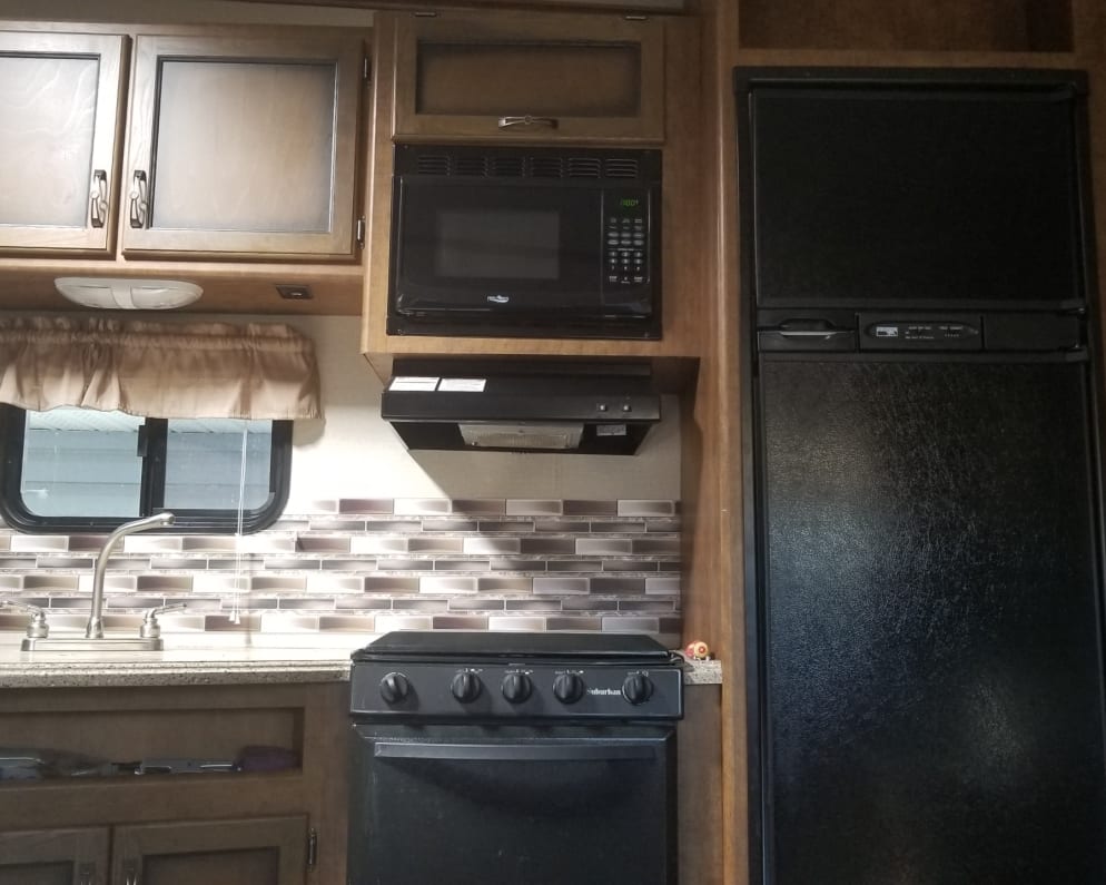 2016 Crossroads RV Rezerve Fifth Wheel for rent in Verona Ontario