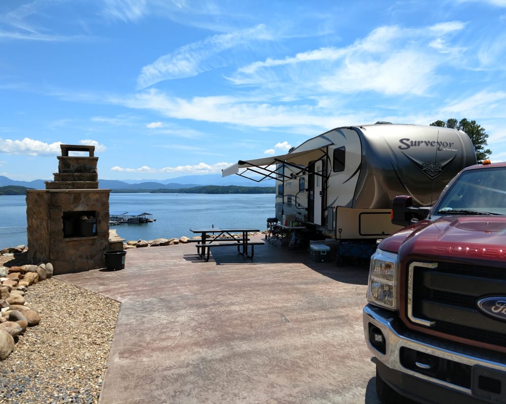 2015 Fifth Wheel RV for Rent in Walkertown, NC