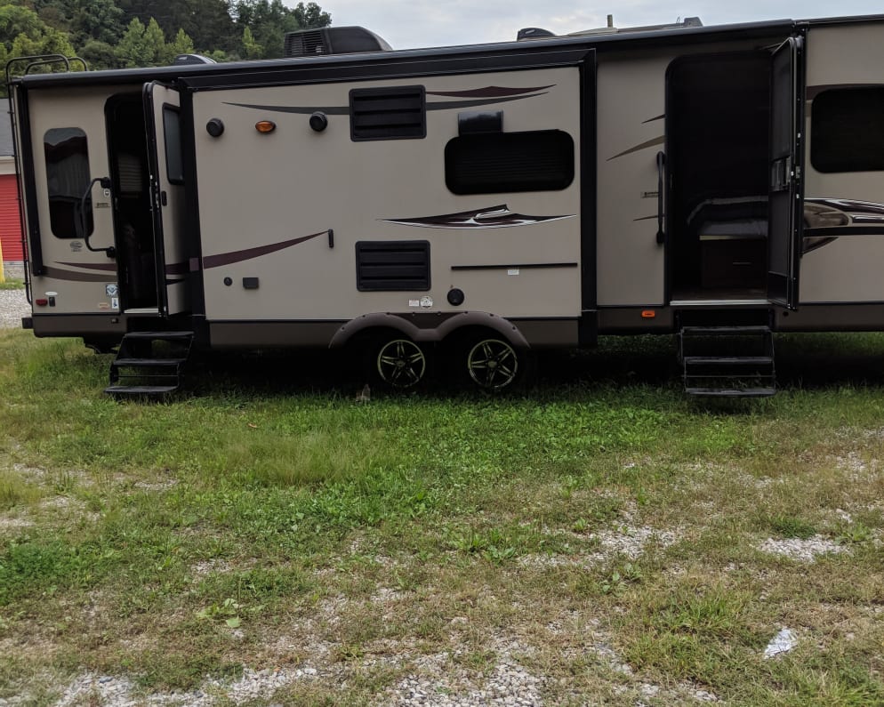 2014 Travel Trailer RV for Rent in Louisa, Kentucky