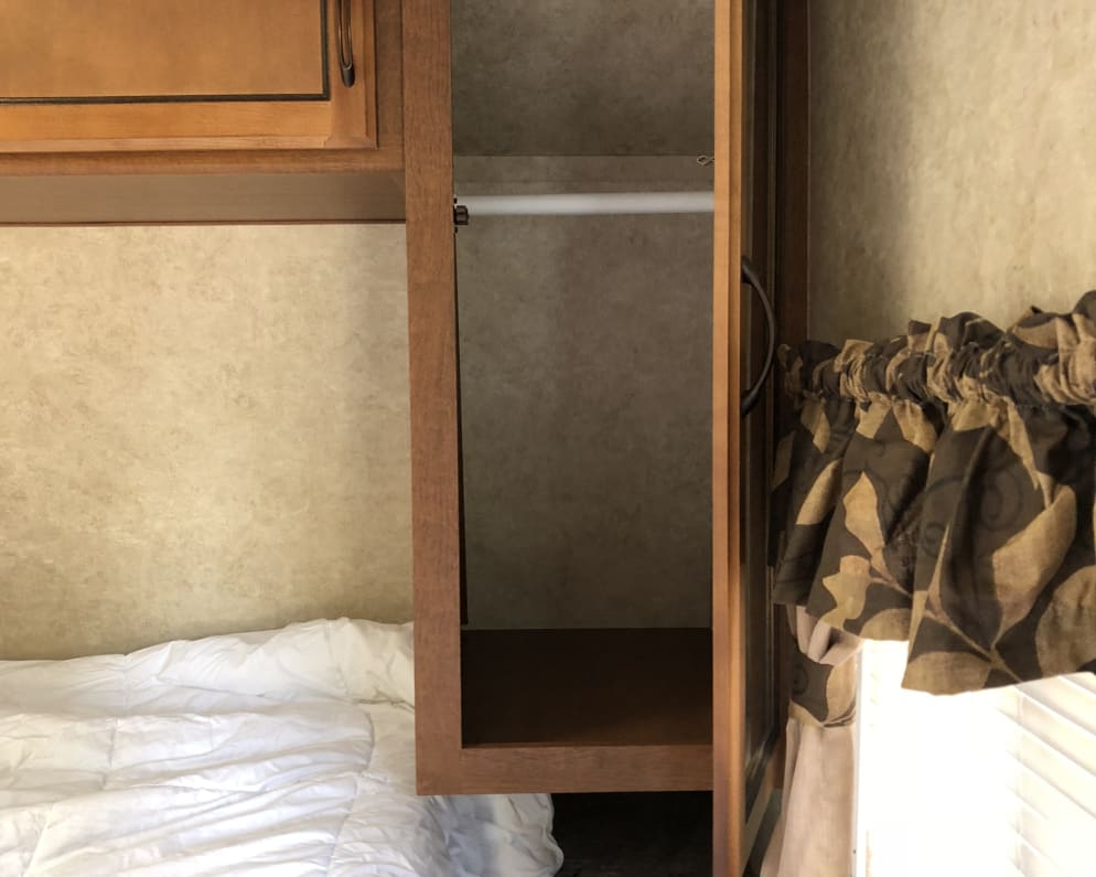 Side storage on both sides of bed 