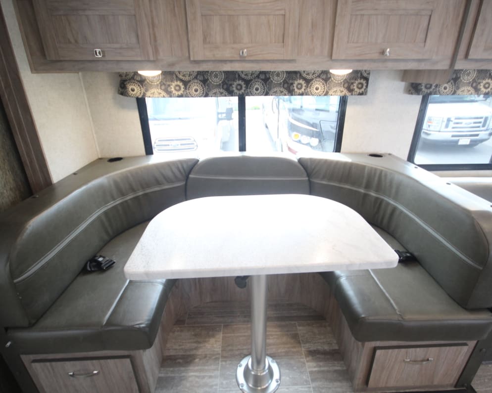 2021 C31 pieds avec extension(s)  by Classe C for rent in J7P 4W9