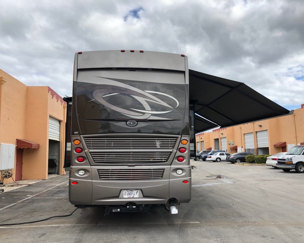2016 American Eagle  by American Coach for rent in 33054