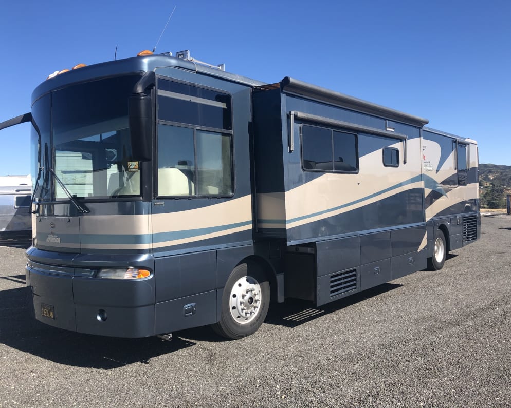 Clean Winnebago ultimate advantage 