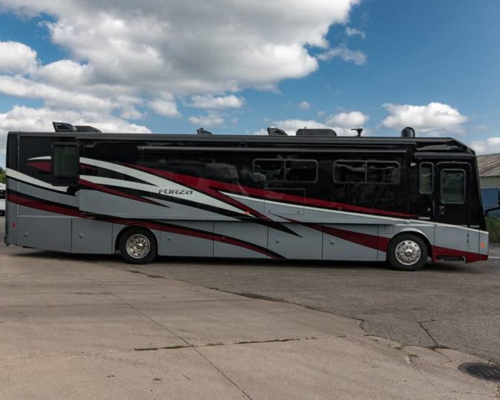2014 Winnebago Forza available for rent in Santa Clarita California