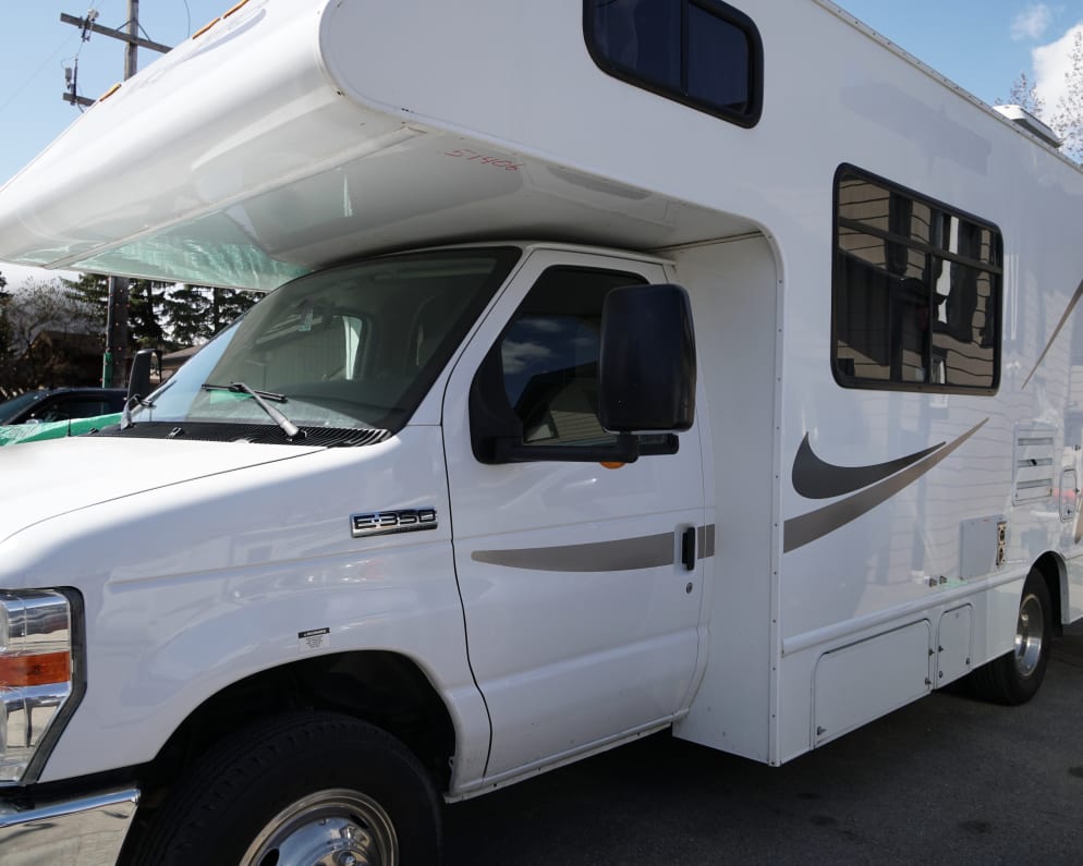 2014 Majestic Leisure Craft 23A available for rent in Chestermere Alberta