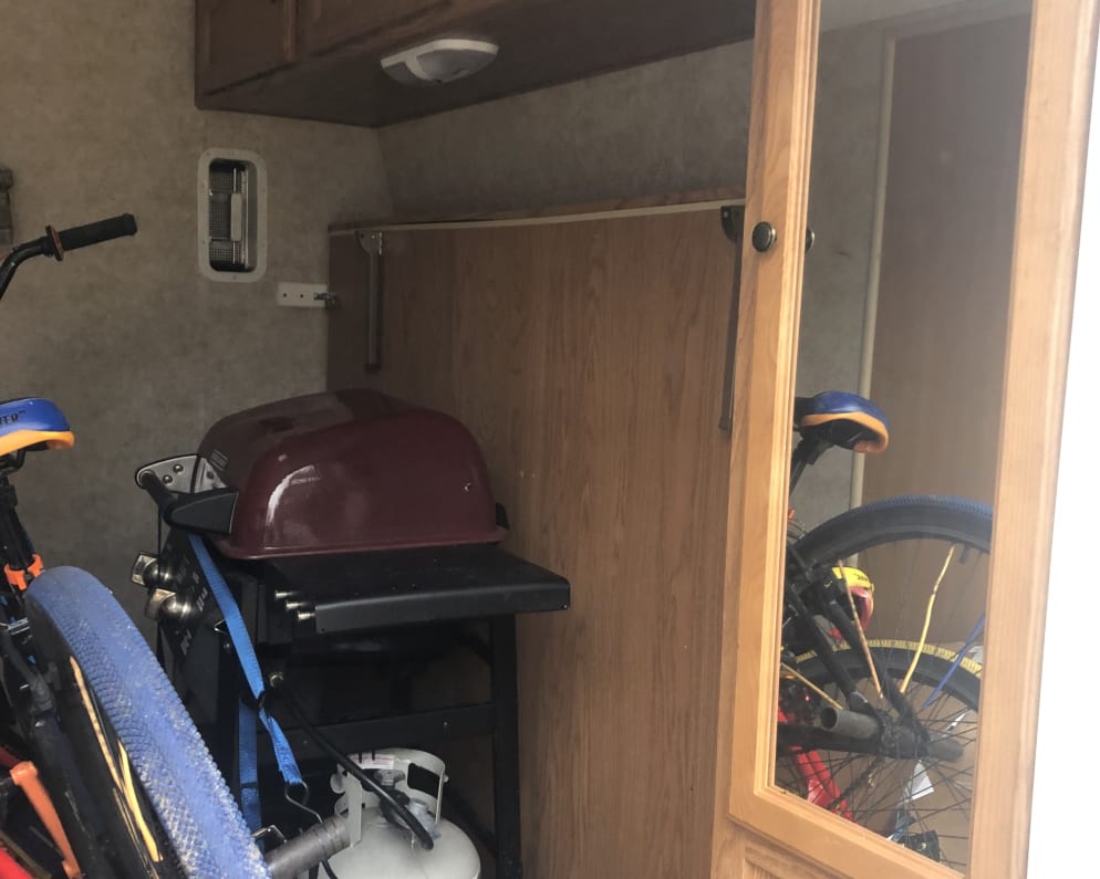 2007 Travel Trailer RV for Rent in Mastic, New York
