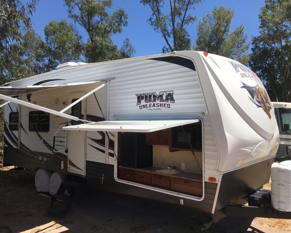 Trailer all set up and ready to cook.