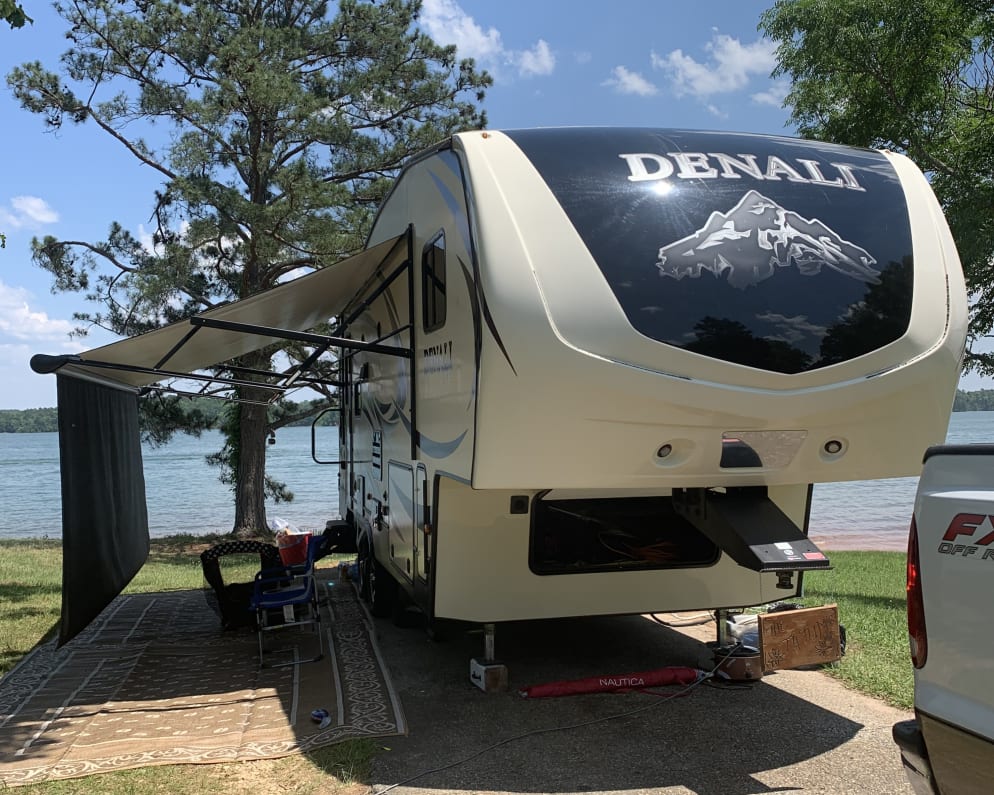 2016 Fifth Wheel RV for Rent in Griffin, Georgia - RVUSA.com