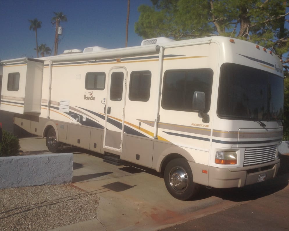 2002 Fleetwood Bounder available for rent in Palm Springs California