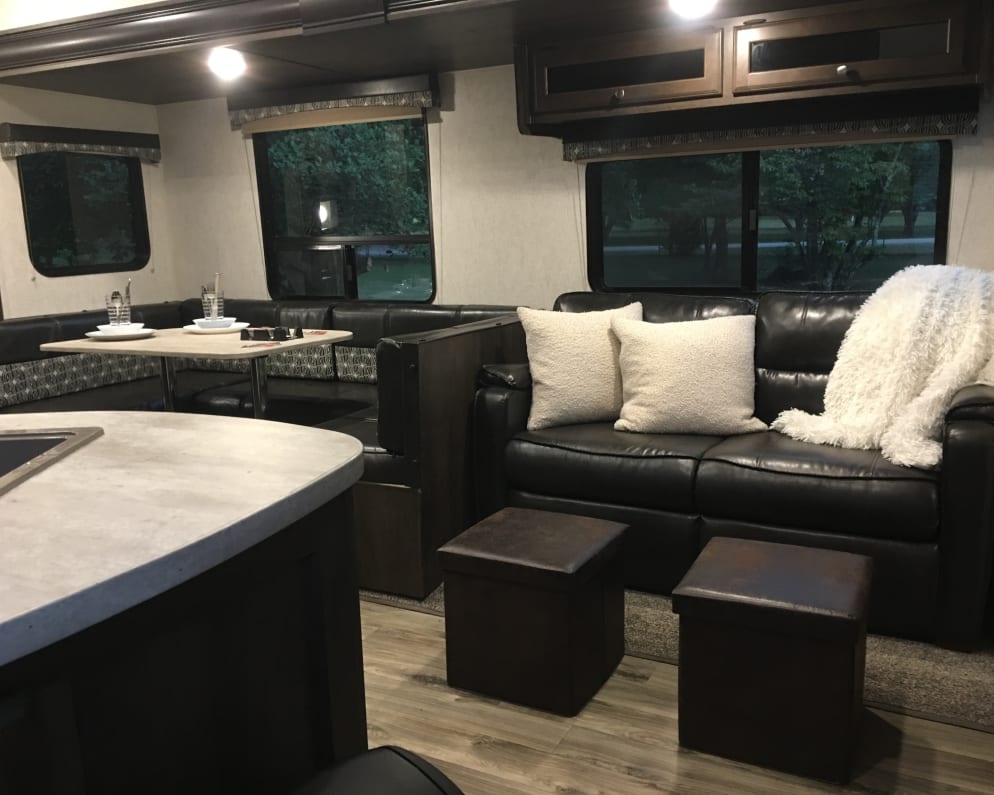 2018 Fifth Wheel RV for Rent in Cochran,