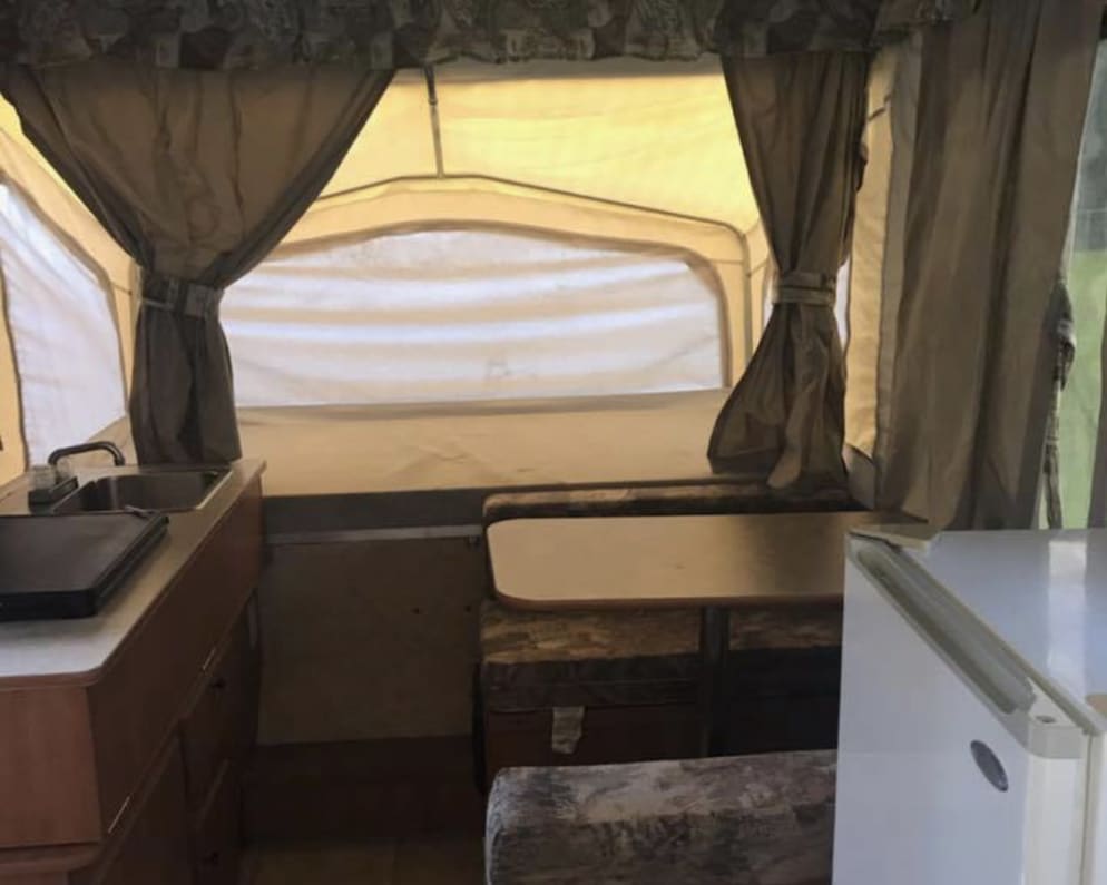 2006 Popup Trailer RV for Rent in Kingwood, Texas