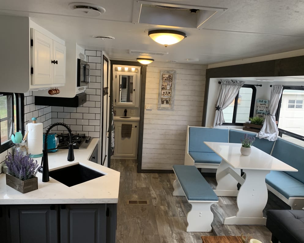 1999 Holiday Rambler Alumascape available for rent in Warrenton Oregon