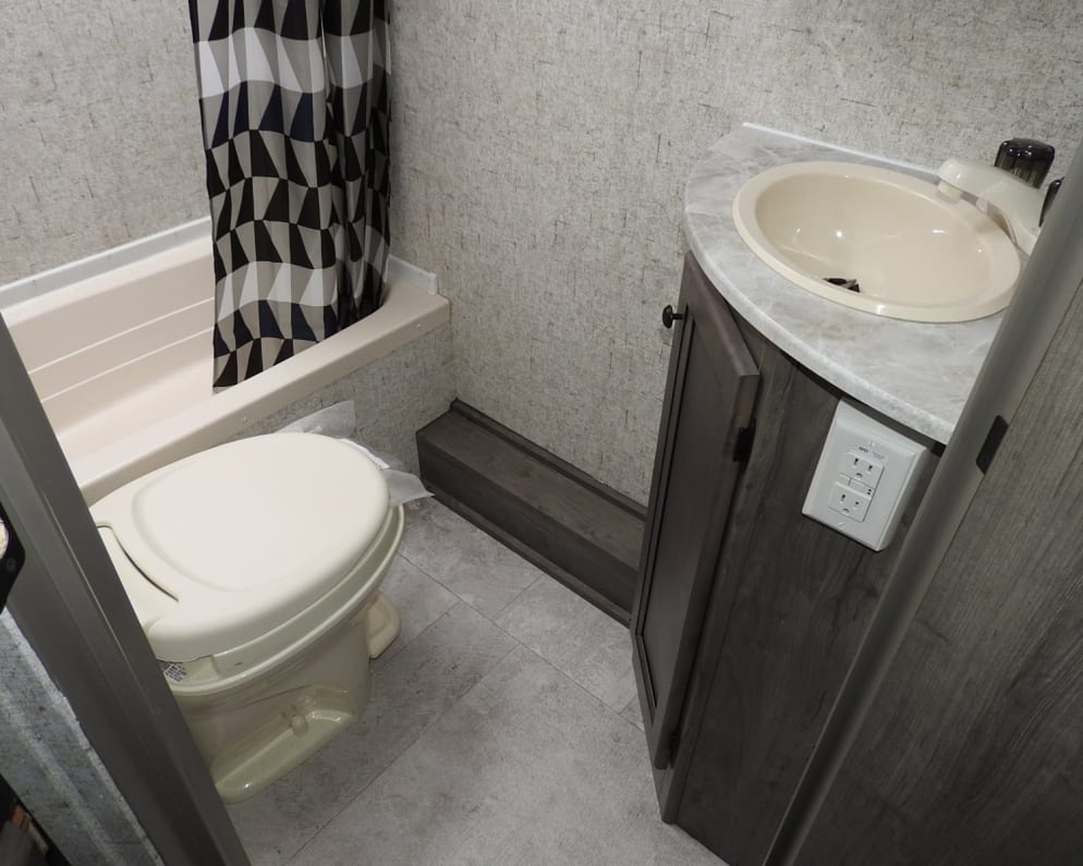 2023 Coachmen Apex 208BHS Travel Trailer for rent in Golden Colorado