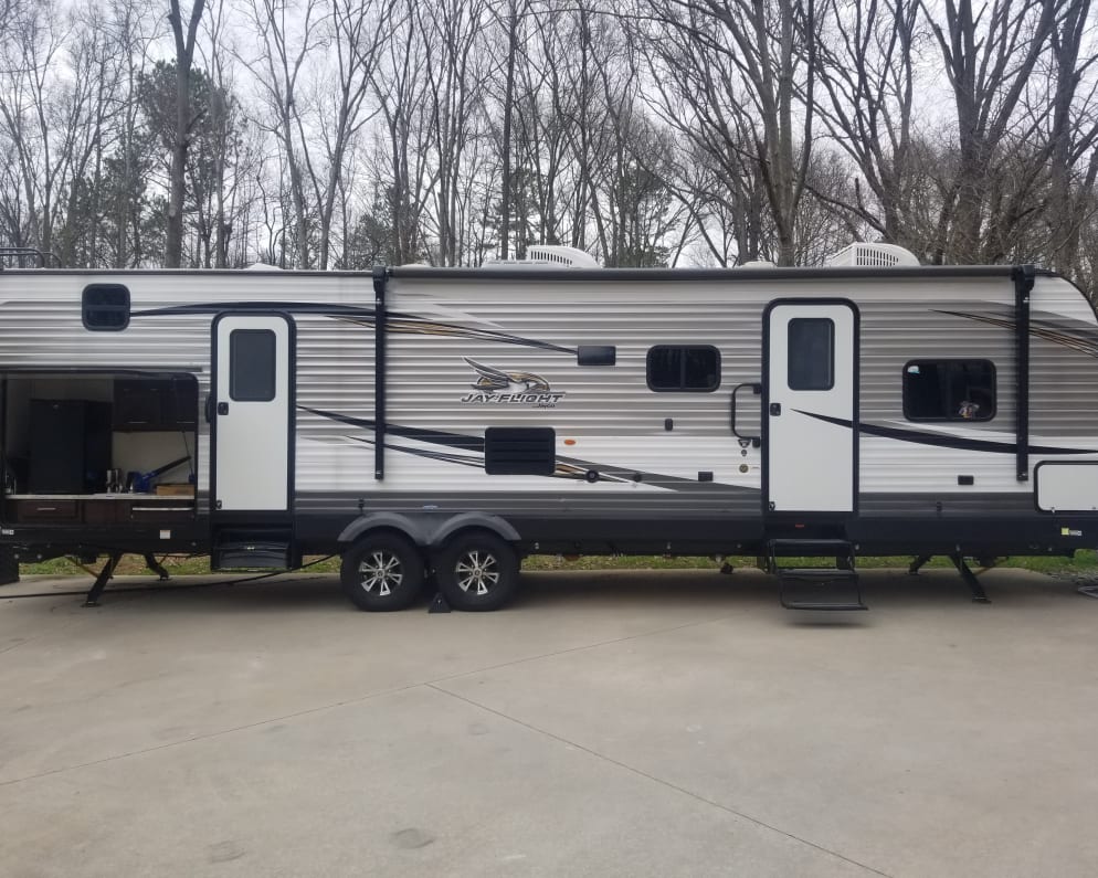 32 foot long and has a out door kitchen 