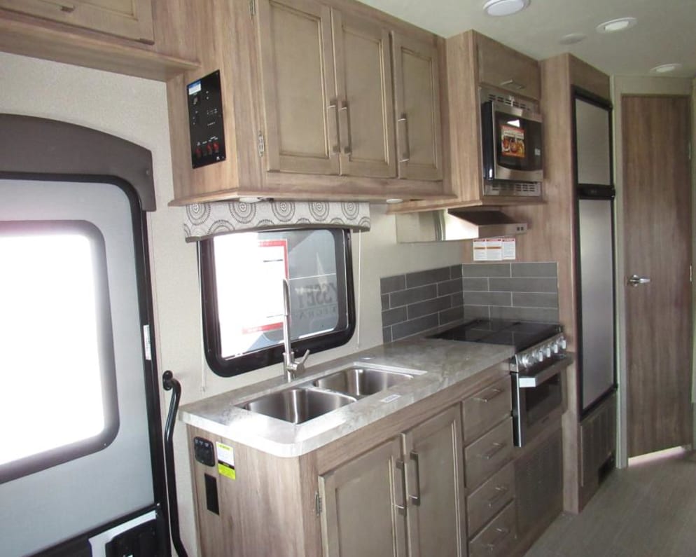 2020 Odyssey 24B  by Entegra Coach for rent in 64015