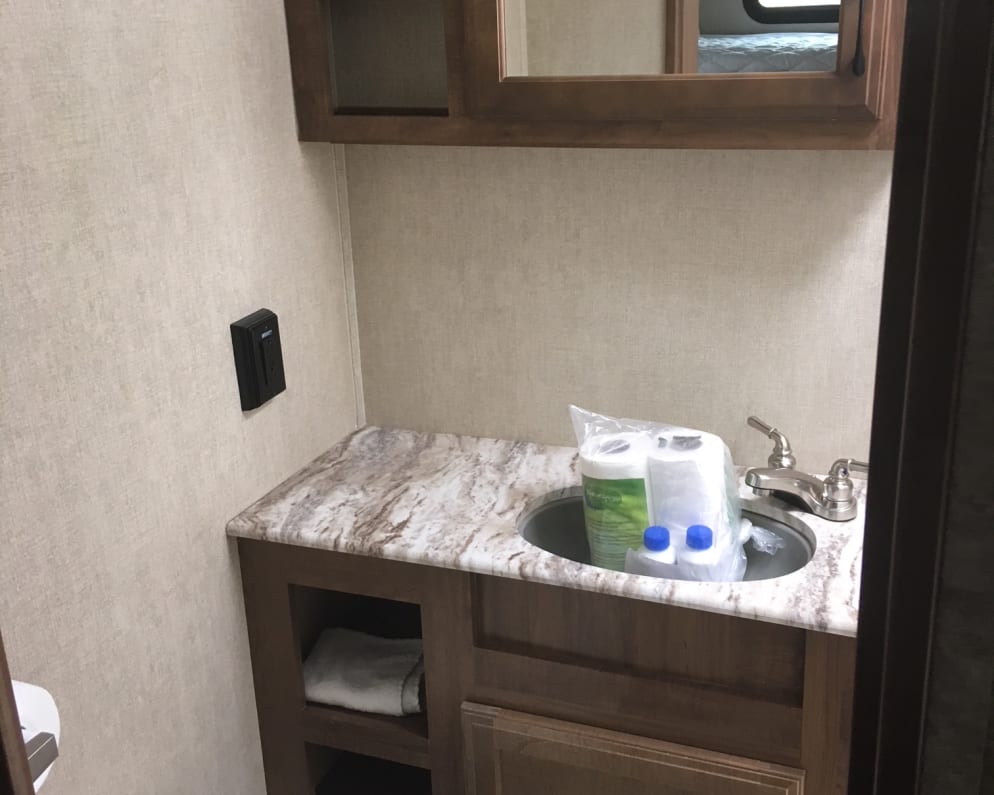 2019 Conquest 32