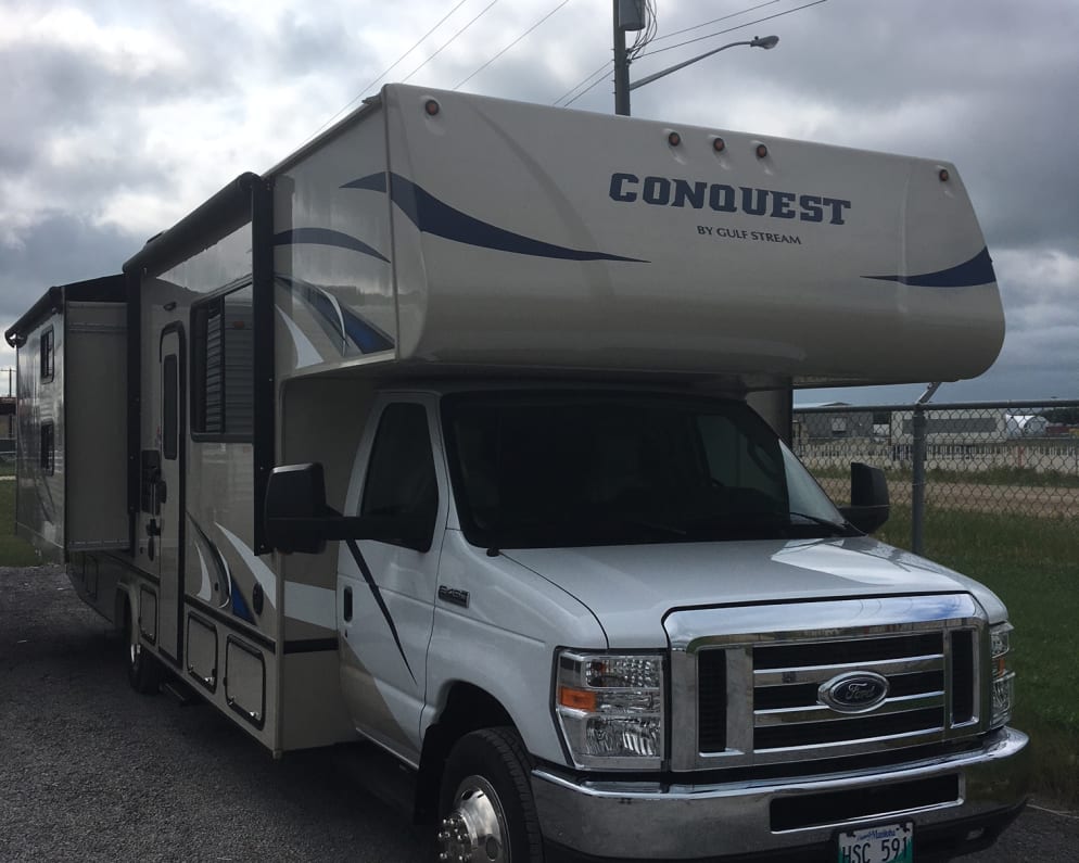 2019 Conquest 32 available for rent in Lockport Manitoba