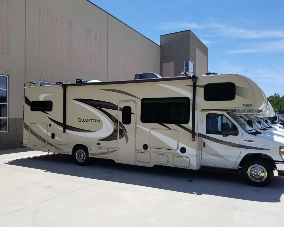 32&#39; Class C, has exterior TV