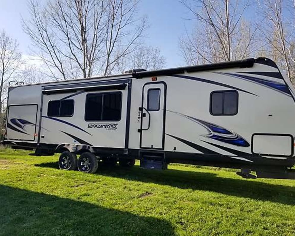 38 foot 3 slide out  camper