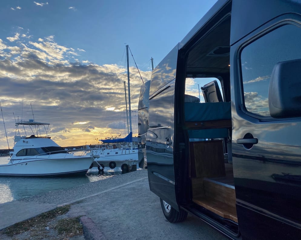 2016 Nissan Elgrand Homy V6 Campervan Class B for rent in Honolulu Hawaii