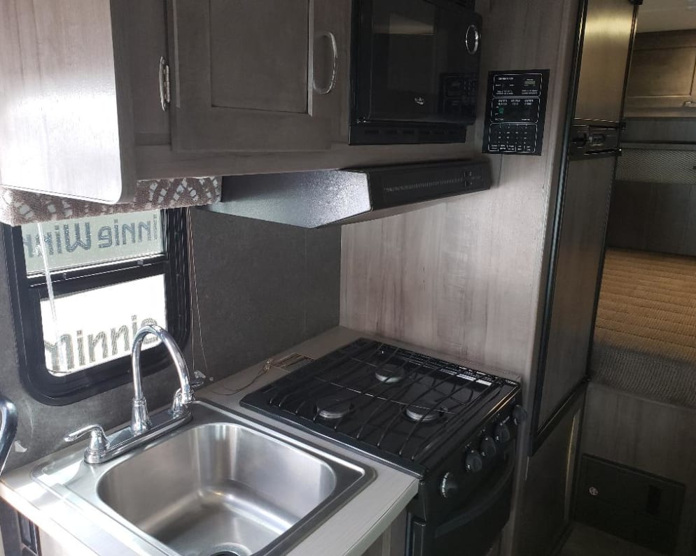 2019 Winnebago Minnie Winnie Class C for rent in Los Angeles California