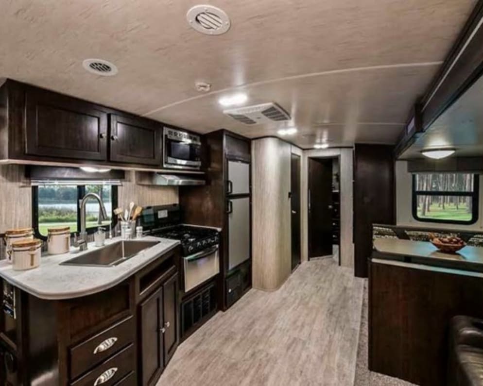 2018 Shadow Cruiser  by Cruiser RV for rent in 46077