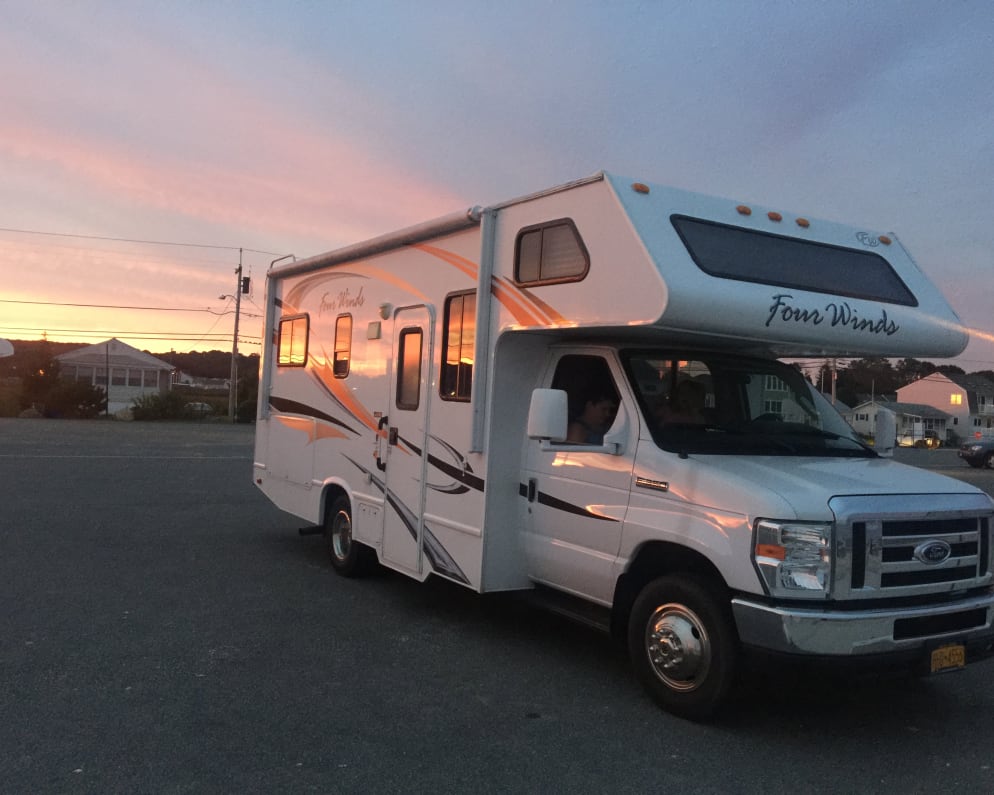 2011 Ford Fourwinds Class C for rent in Westbrook Connecticut