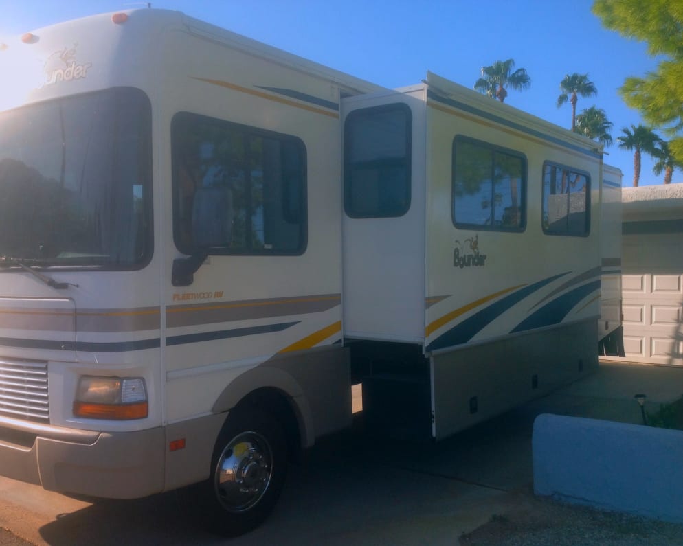 2002 Fleetwood Bounder Class A for rent in Palm Springs California