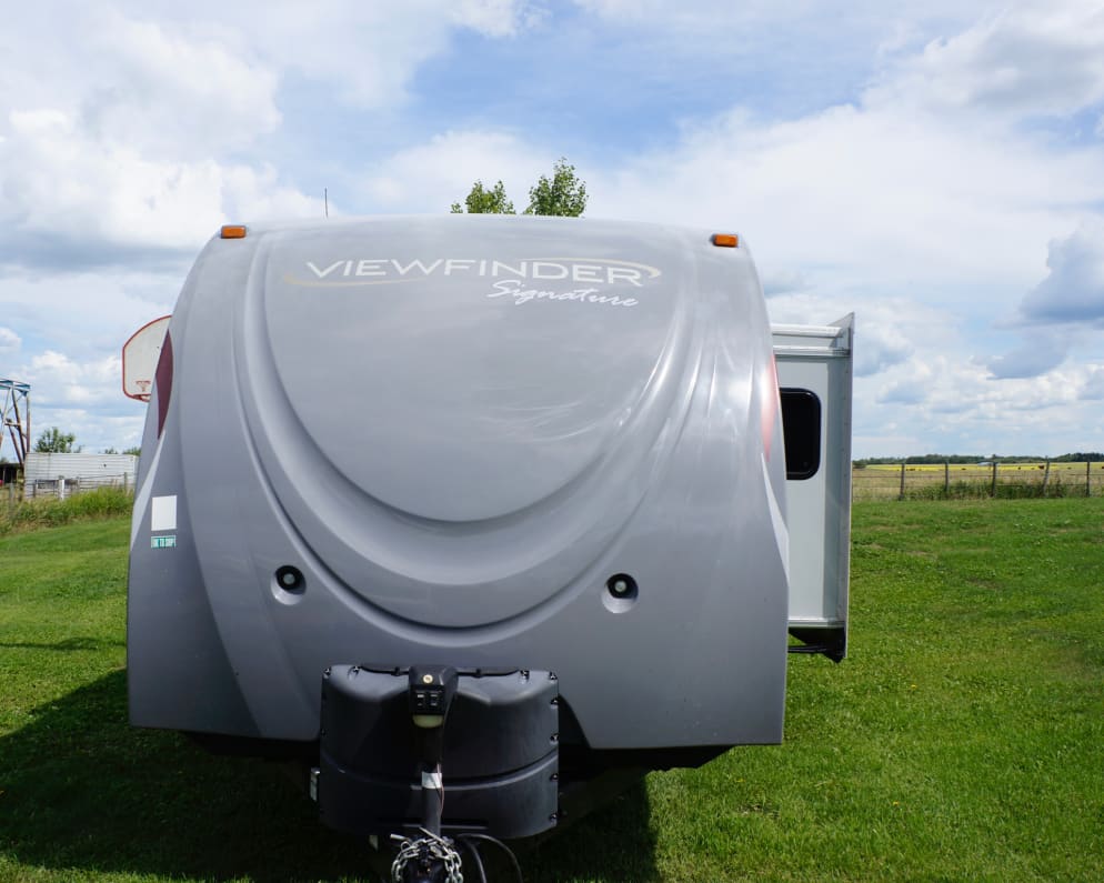2014 Cruiser RV Viewfinder Signature VS-28BHSS Travel Trailer for rent in Edmonton Alberta