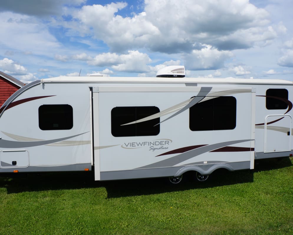 2014 Cruiser RV Viewfinder Signature VS-28BHSS available for rent in Edmonton Alberta