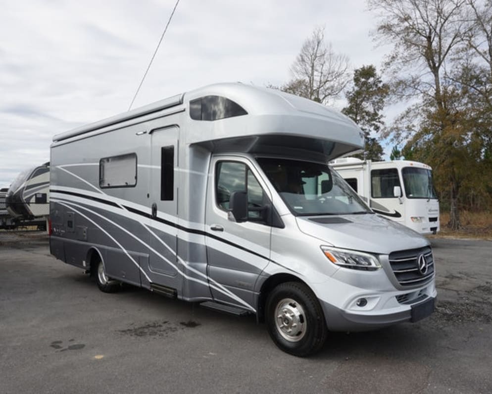 2021 Class C RV for Rent in Monrovia, California