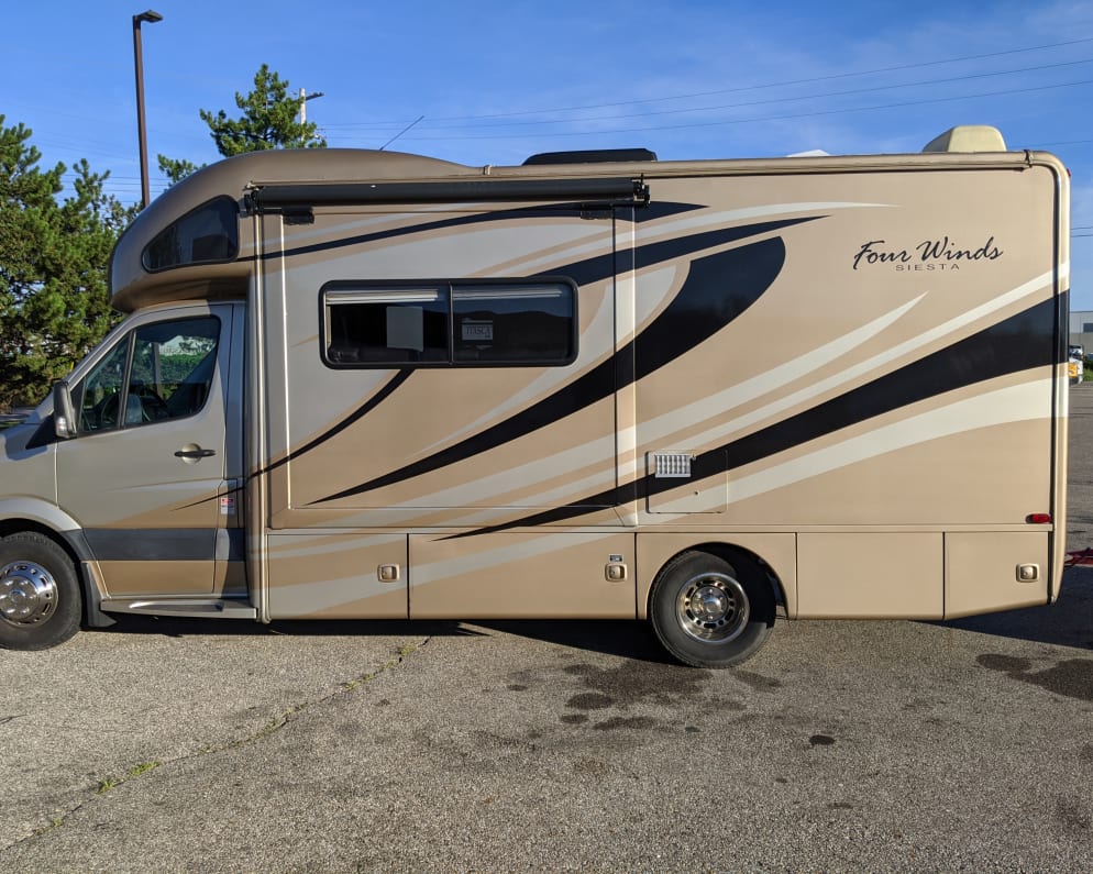 Class C RV for Rent in Grand Rapids, Michigan
