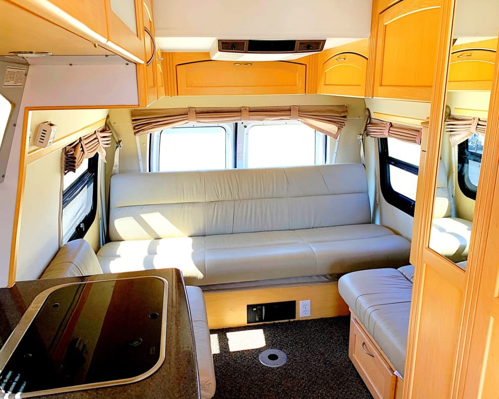 2009 Pleasure Way Xl Rd Widebody  by Ford for rent in T6G 1L5
