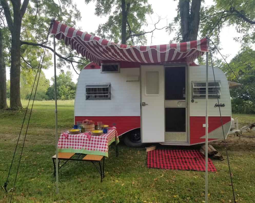 Mimi&#39;s Cabin. The cutest cabin on wheels!