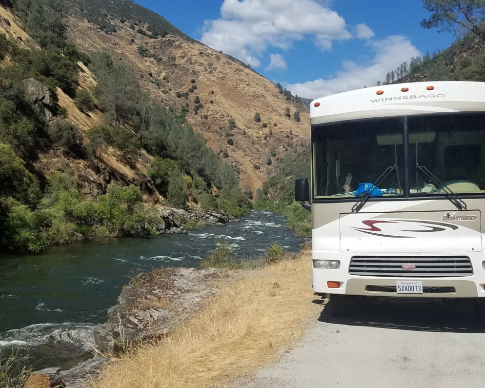 2007 Winnebago Sightseer available for rent in West Hills California