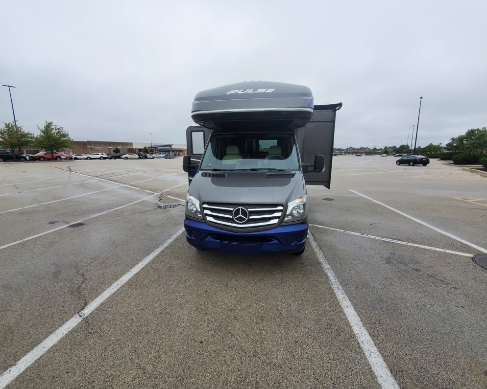 2019 Fleetwood Pulse Class C for rent in Bartlett Illinois