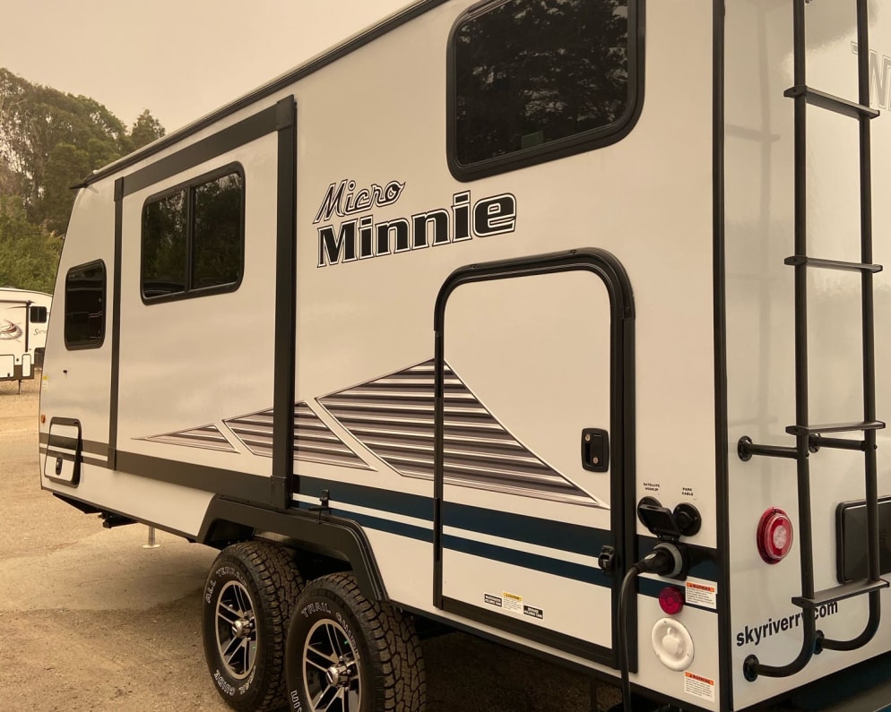 2021 Winnebago Micro Minnie available for rent in Palmdale California