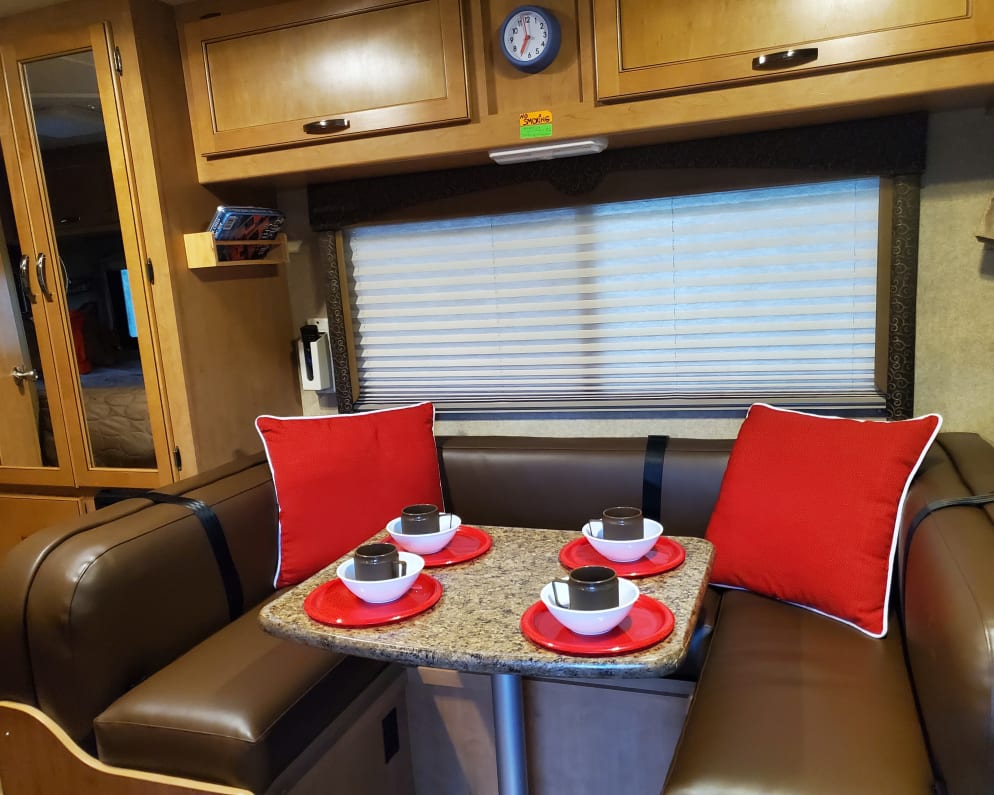 2015 Freedom Elite  by Thor Motor Coach for rent in 32084